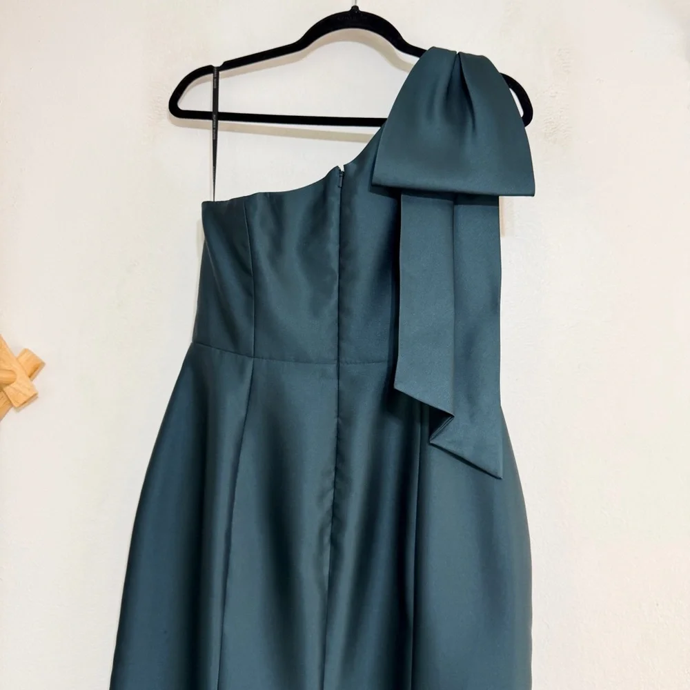 NEW Alfred Sung Style D879 One Shoulder Bow Sateen Gown, Size 14